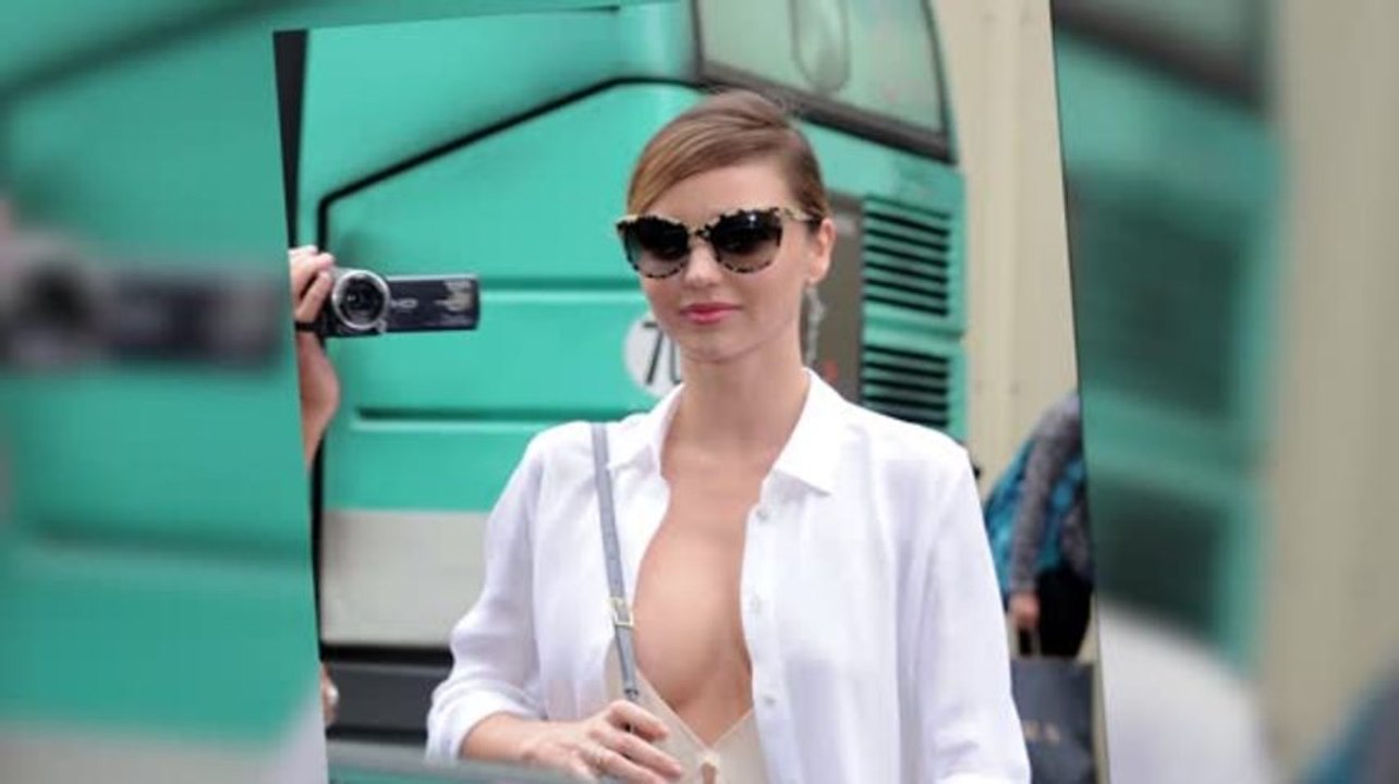 Miranda Kerr trägt freizügiges Outfit bei Pariser Fashion Week