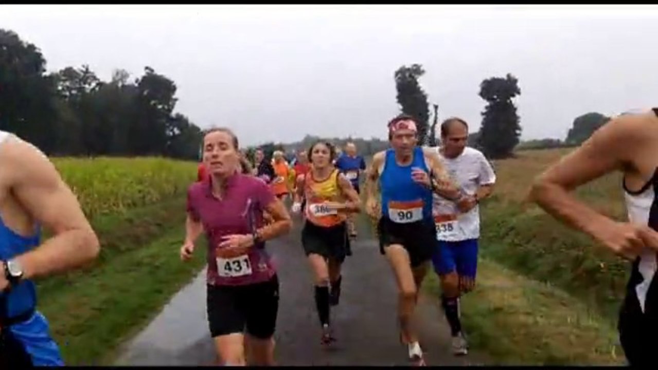 7 èm trail de la forêt de coëtquen  2013 à lanvallay dinan avec mario et son petit vélo