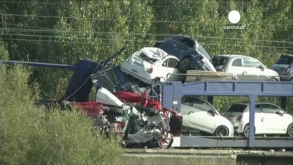 Belgio: treno deraglia, piovono auto