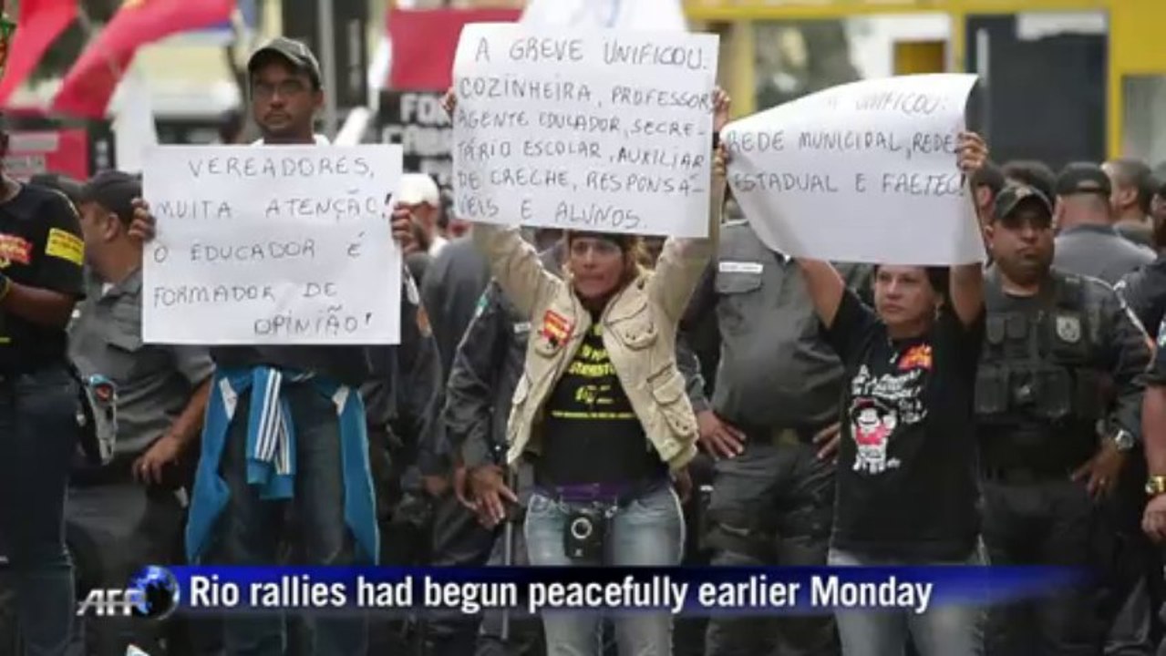 Clashes break out at Rio teacher protests