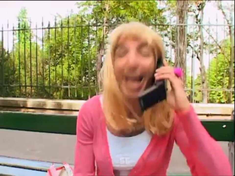 Samantha Oups ! Samantha sur le banc