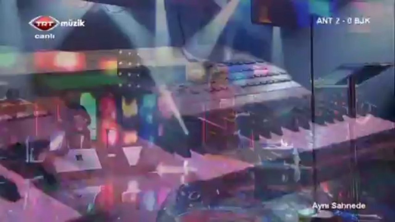 02 gülden karaböcek sürünüyorum 30.09.2013 aynı sahnede