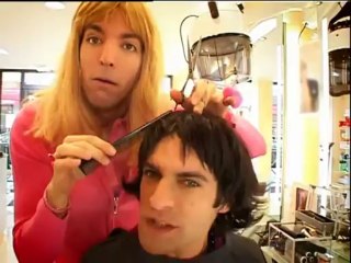 Samantha Oups ! Samantha au salon de coiffure