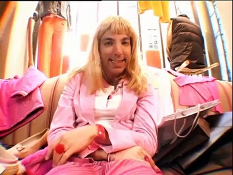 Samantha Oups ! Samantha continue son shopping