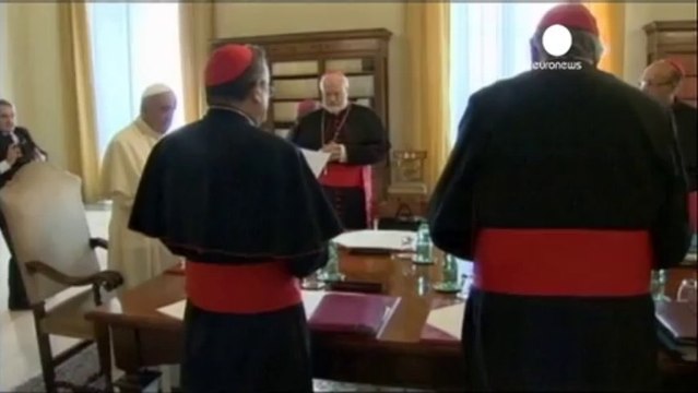 Papa Francesco: 'la corte' papale è una lebbra. Al via...