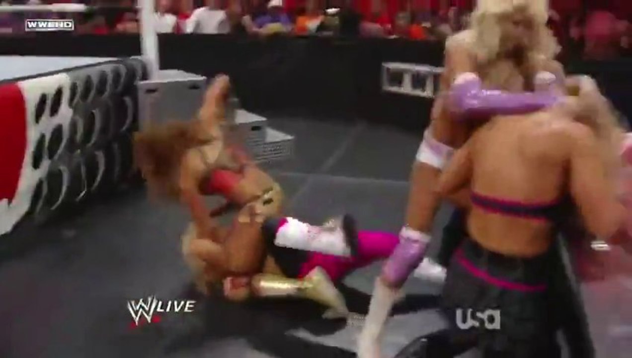 WWE Raw 3rd October 2011 - Kelly Kelly & Eve vs.Beth Phoenix (c) & Natalya