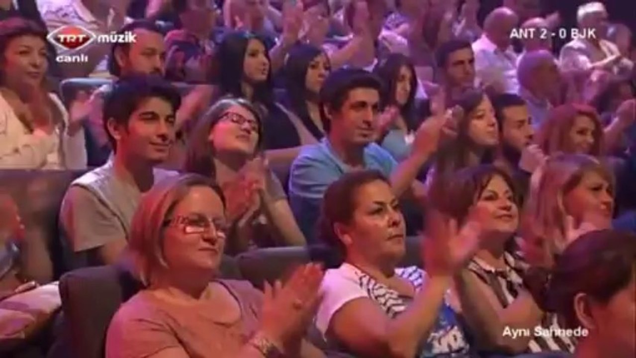 04 gülden karaböcek sen evlisin 30.09.2013 aynı sahnede