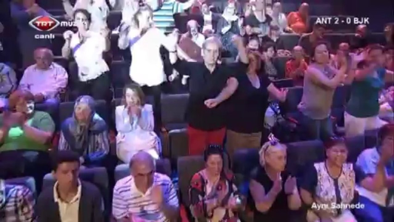 06 gülden karaböcek yanıyorum 30.09.2013 aynı sahnede