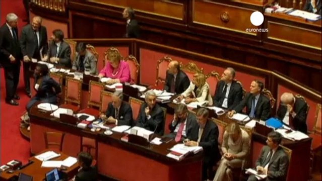 El número dos del PDL desafía a Berlusconi y pide el...