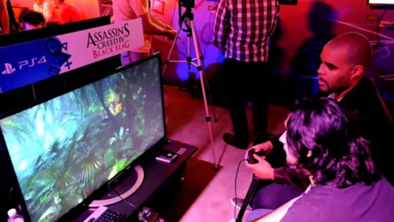 E3 2013 - Assassin's Creed IV: Oynanış Demosu ve Yapımcı Röportajı (Gameplay & Interview)