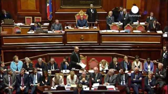 Italia, Berlusconi assicura la fiducia al governo Letta