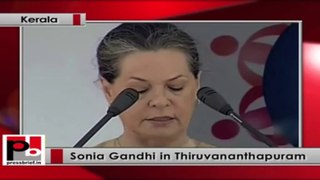 Sonia Gandhi praises Kerala Government for its pro-poor policies