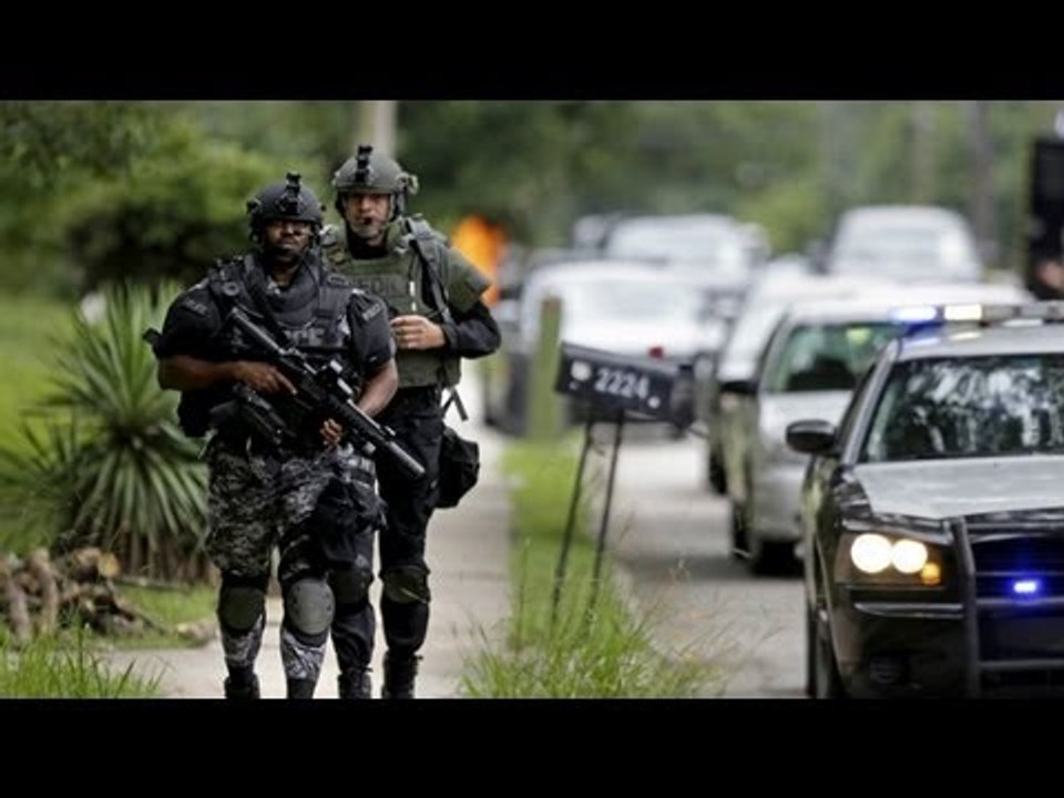 School bookkeeper talks Georgia gunman into surrendering