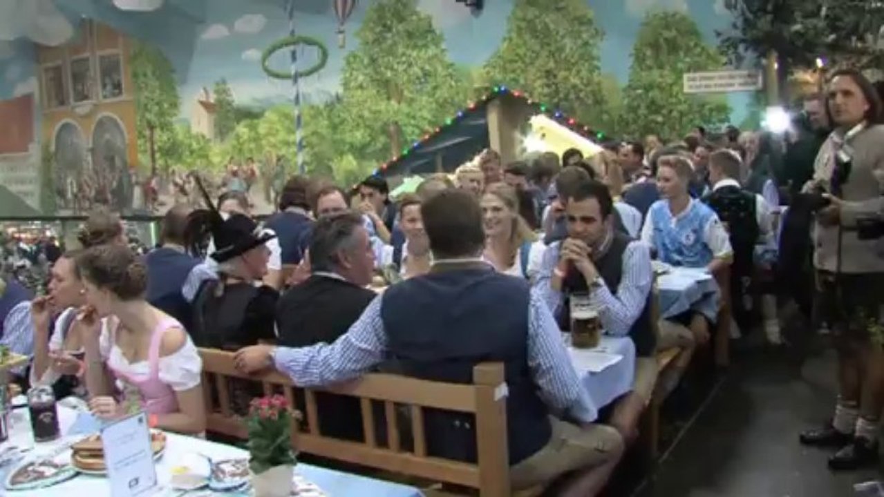 Oktoberfest-Besuch: Die Löwen sind los