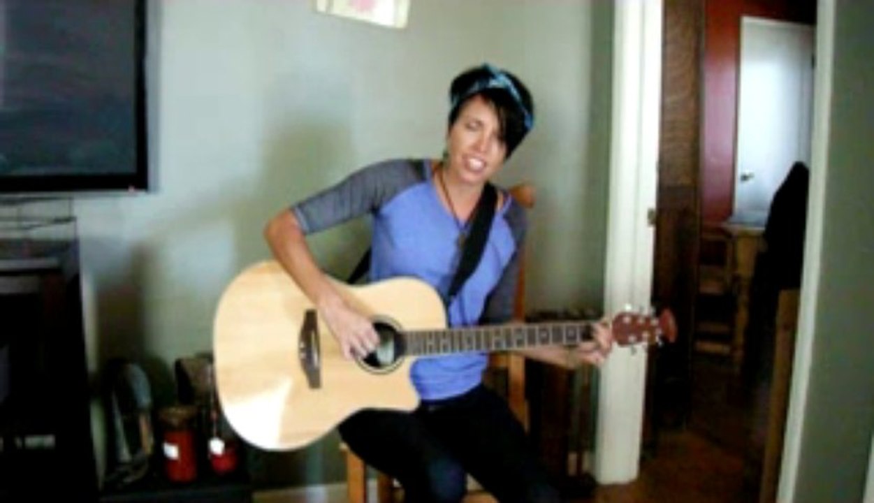 (17) Funny Savannah dreaming during song