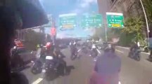 (Video) Pandilla de Motociclistas Persigue Auto Familiar Por Venganza