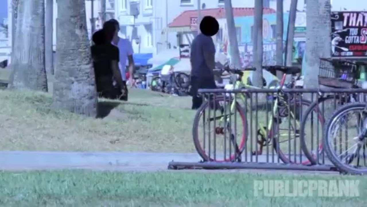 Failed stealer prank going wrong: punched in the face!!