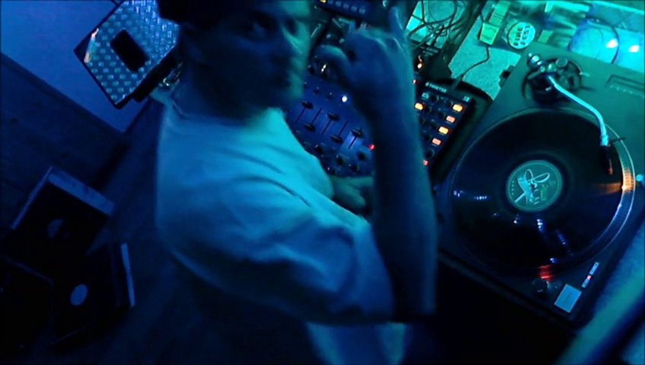 Quando não tens sono.....vai carregar nos Botões que isso ja passa......ao não   lol