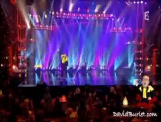 Comedy spinning plate juggler