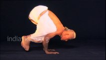 Yoga Expert - How to do Kakasana (Crow yoga pose)