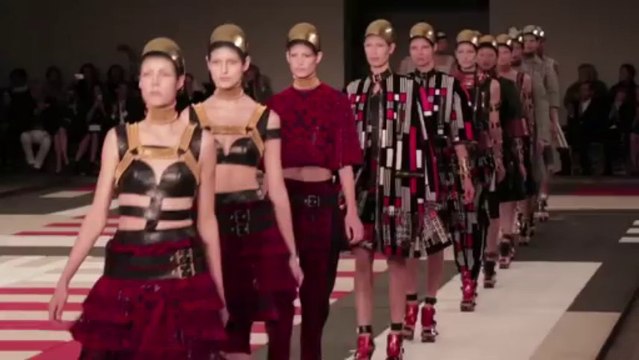 Le défilé Alexander McQueen printemps-été 2014