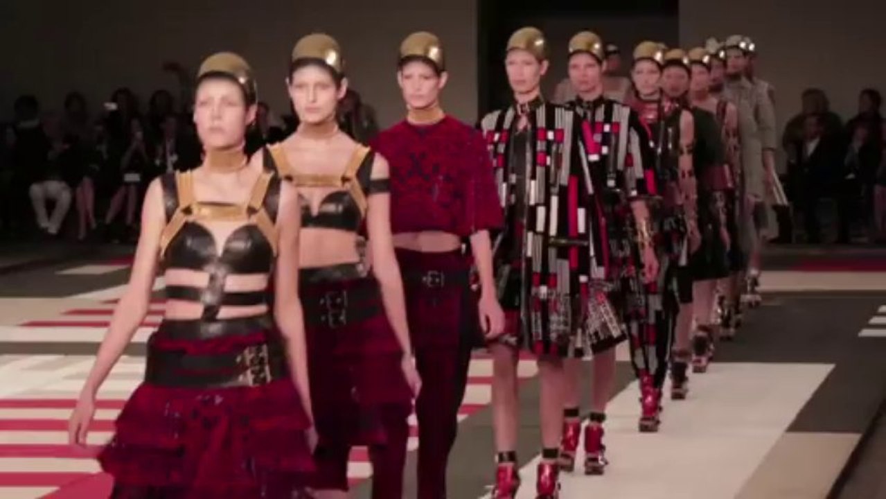 Le défilé Alexander McQueen printemps-été 2014