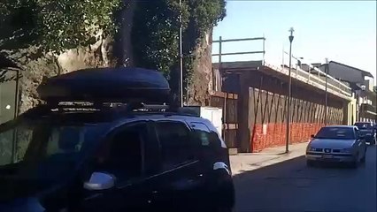 Aversa (CE) - Rimosso contenitore sul marciapiede, ma il vetro ora è a terra (02.10.13)