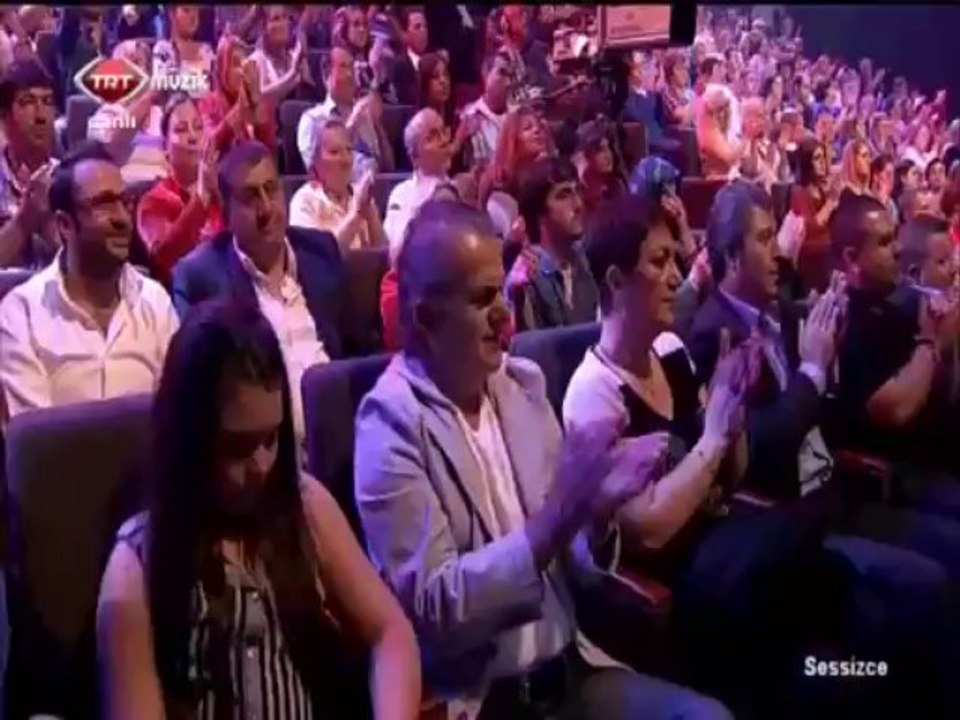 Cengiz Kurtoğlu ( Sessizce TRT 01 Ekim 2/3 )
