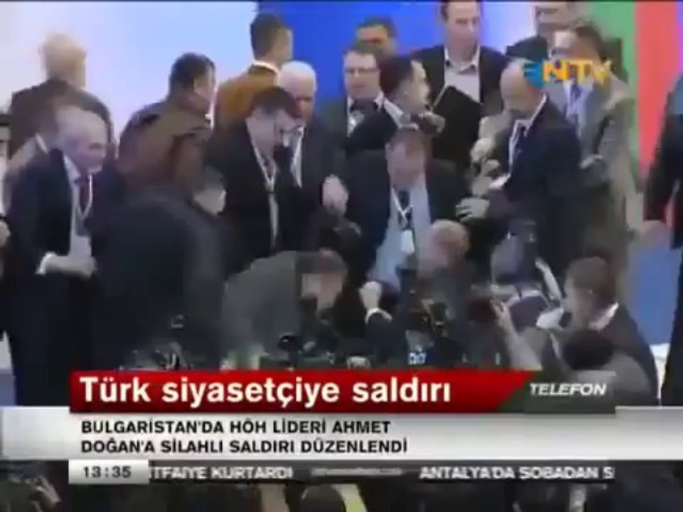 Bulgaristan Türk Parti Lideri Ahmet Doğan Kürsüdeyken Silahlı Saldırıya uğradı