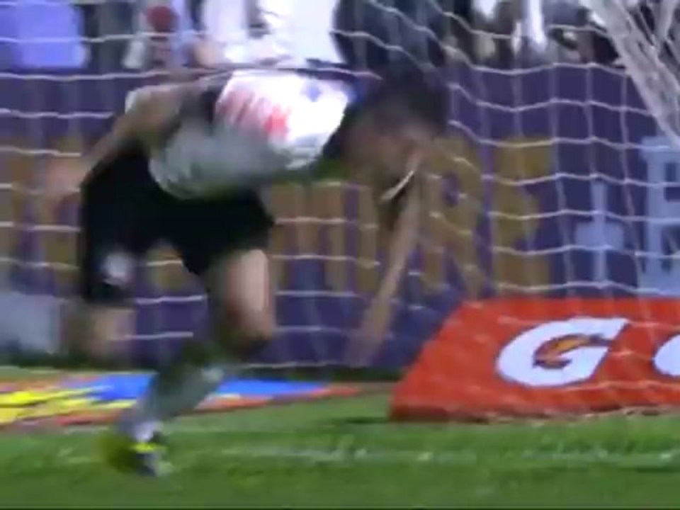 Corinthians derrota o Bahia e tenta espantar a crise