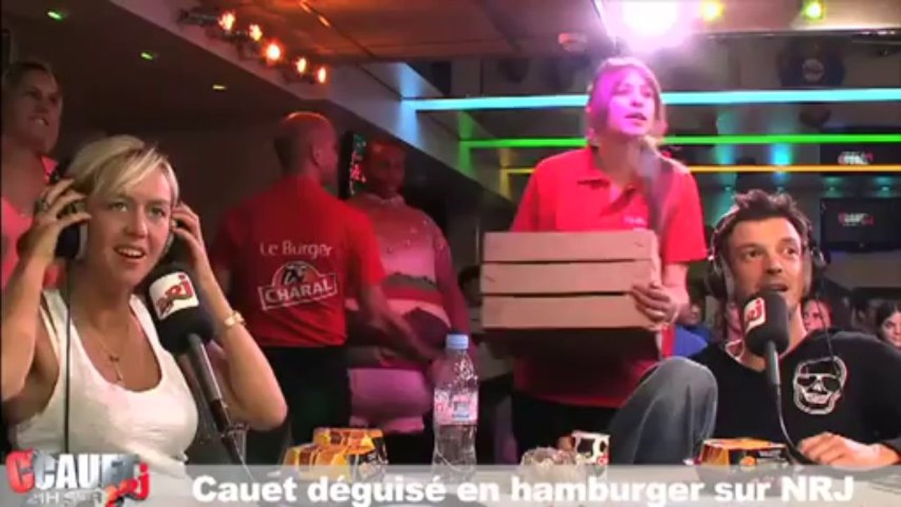 Cauet déguisé en hamburger - C'Cauet sur NRJ