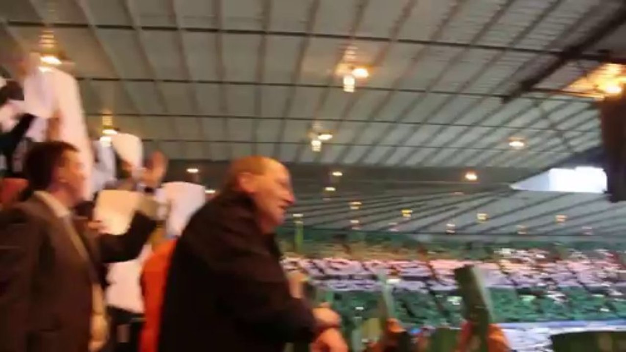 Celtic v Barcelona - You'll Never Walk Alone & TIFO 01/10/2013