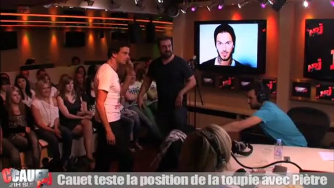 Cauet teste la position sexuelle de la toupie avec Piètre - C'Cauet sur NRJ
