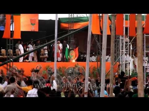 Narendra Modi arrives on stage flanked by Nitin Gadkari, Vijay Goel and Navjot Singh Siddhu