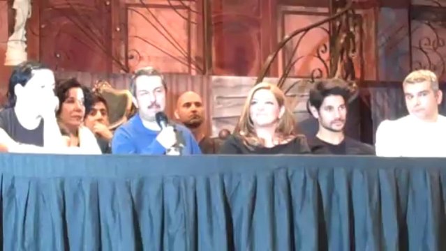 H Βίκυ Σταυροπούλου και ο Χρήστος Χατζηπαναγιώτης μιλούνι για την παράσταση Ψύλλοι στα αυτιά