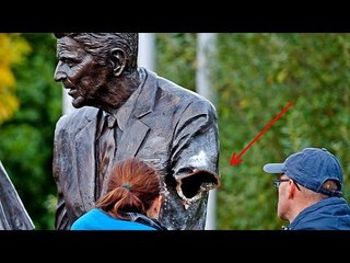 Ronald Reagan loses arm in Poland, pope looks on