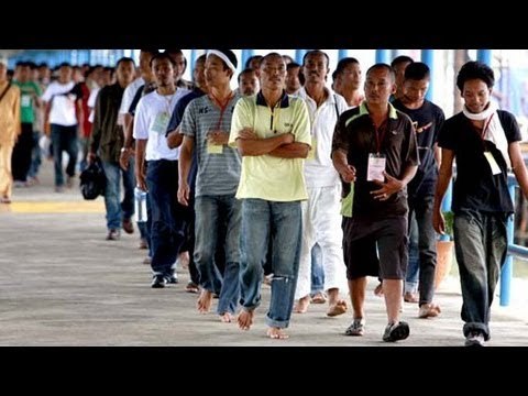 Boat carrying illegal Indonesian workers home from Malaysia capsizes: one dead, seven missing