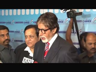 Amitabh Bachchan felicitates young achievers at Yes Bank event