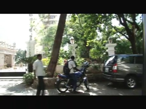 Preity Zinta visits Sanjay Dutt as he comes home on a 10 day leave from Jail