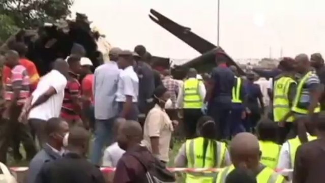 Nigeria: aereo precipita durante il decollo, vittime