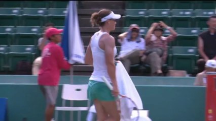 Osaka - Stosur pasa a segunda ronda sin problemas