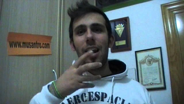 Tutoriales de Beatbox en Español #34: Robot + Skrillex