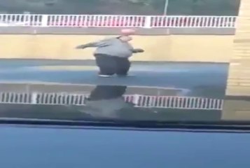 ŞİŞMAN ADAMIN FUTBOL BECERİLERİ KOMİK VİEO