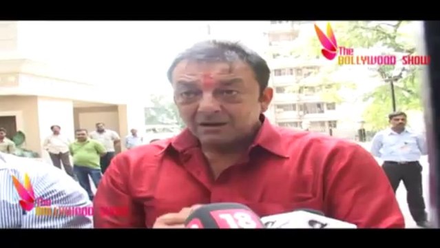 Sanjay Dutt reaches home after getting parole for 14 days
