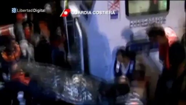Decenas de inmigrantes mueren en un naufragio frente a Lampedusa