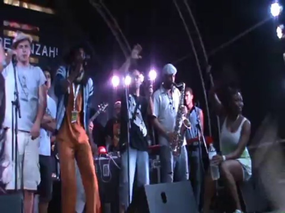 5000 zone Interview : Dj Sonar et Nina Miskina au festival Esperanzah Namur ( Aout 2013)