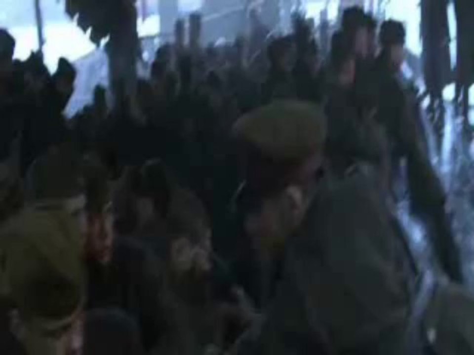 El que lleva el fusil dispara