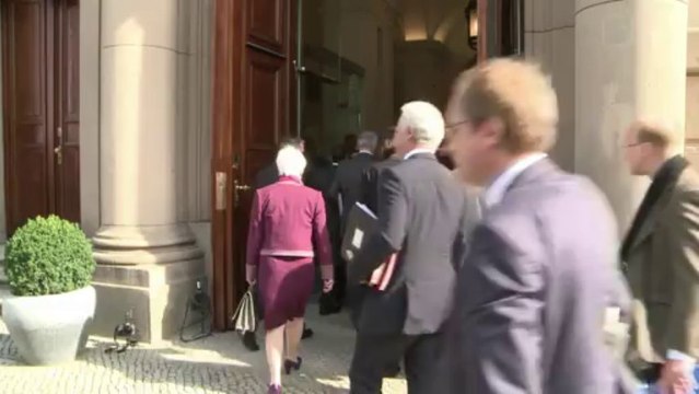 Merkel inicia negociações para formar governo