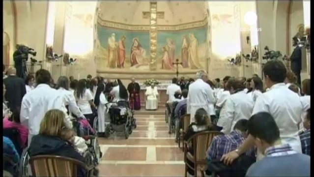 Assisi, Il giorno del pianto . Papa Francesco torna...