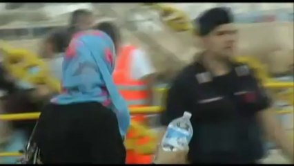 Des migrants quittent Lampedusa pour un autre centre d'accueil